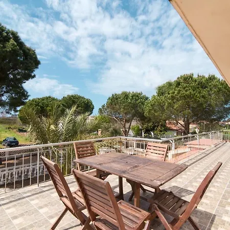 מלון דירות Southgate 3*